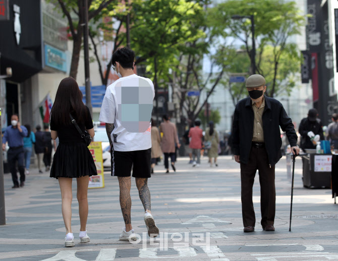  반팔이 어색하지 않아..                                                                                                                                                                           