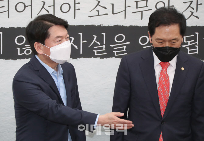 '첫 회동하는 안철수-김기현'                                                                                                                                                             