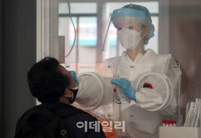 신규 확진자 676명...다시 600명대로 늘어나                                                                                                                                                         