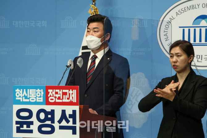 윤영석, '4년 중임 대통령제 개헌 추진'                                                                                                                                                   