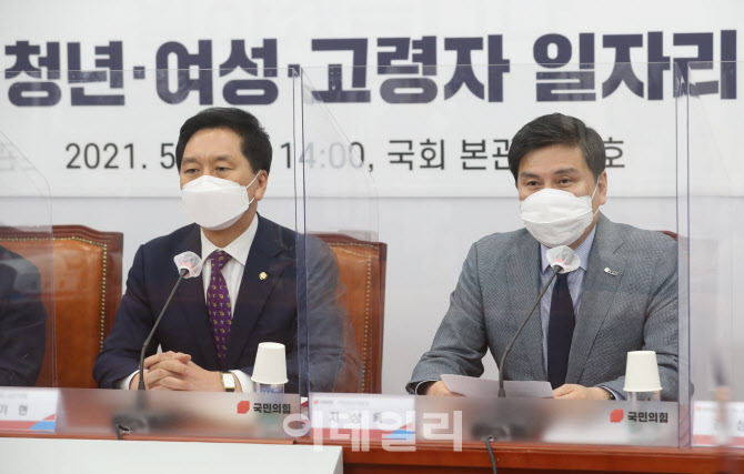 '인사말하는 지상욱 여의도연구원장'                                                                                                                                                      