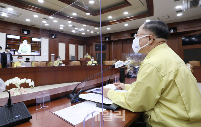  중대본 주재하는 홍남기 직무대행                                                                                                                                                                  