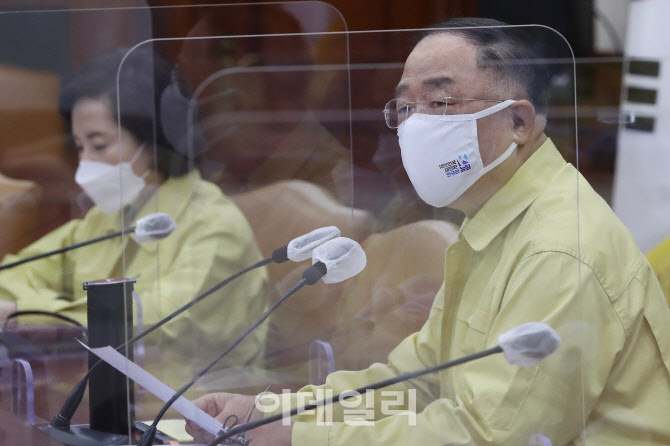  중대본 발언하는 홍남기 총리 대행                                                                                                                                                                 