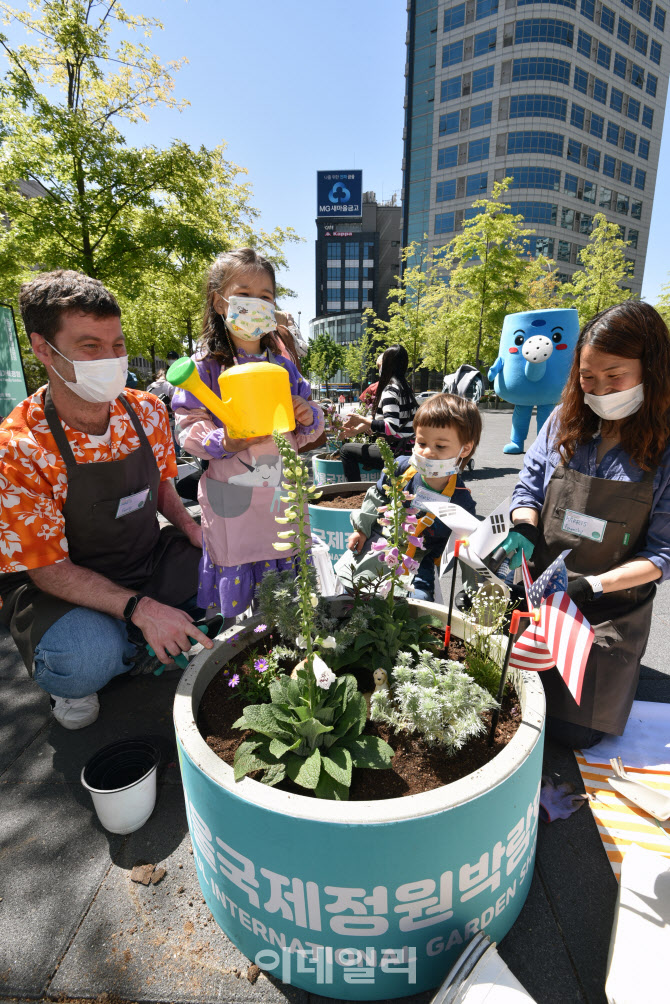 만리동광장에 만들어지는 각국의 특색이 담긴 다양한 작은 정원                                                                                                                                       