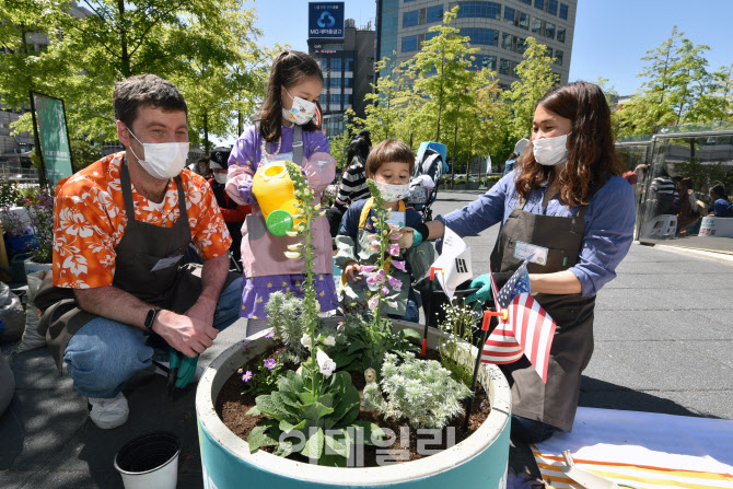 외국인들이 직접 만드는 세계가족정원                                                                                                                                                               
