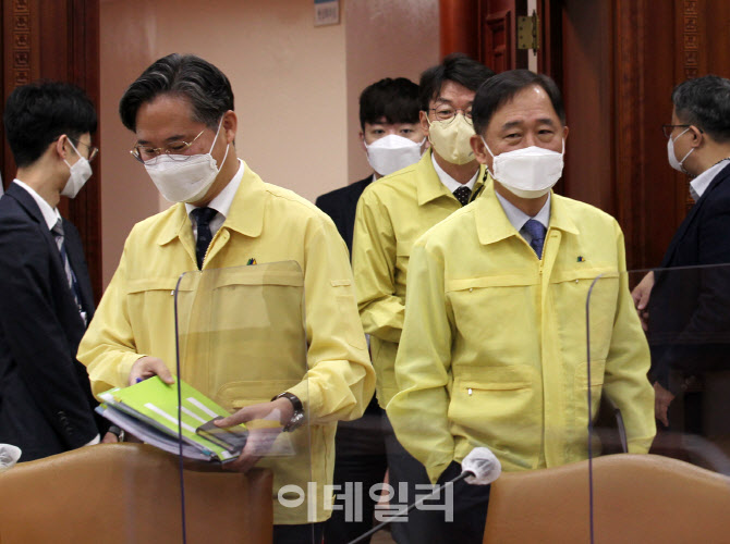 비상경제 중대본 참석하는 박진규 차관                                                                                                                                                             
