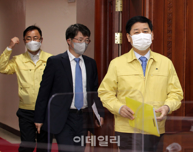 비상경제 중대본 참석하는 구윤철 실장                                                                                                                                                             