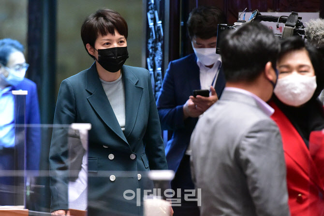 의원총회 참석하는 김은혜 의원                                                                                                                                                                     