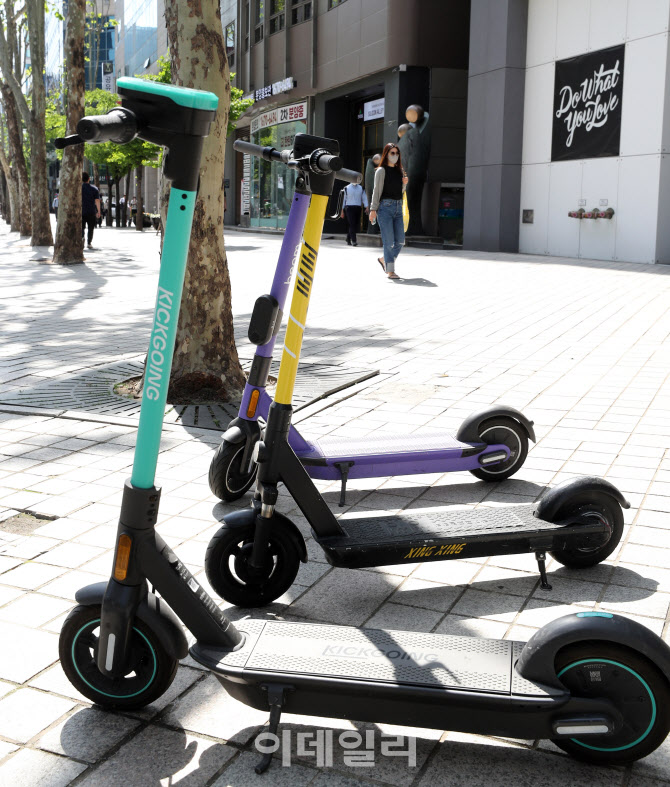 킥보드 무면허 운전 13일부터 단속… 범칙금 10만원                                                                                                                                                  