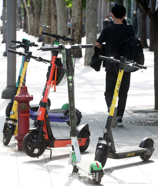 내일부터 운전면허 있어야 전동 킥보드 이용 가능                                                                                                                                                    