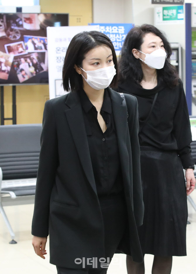 영결식 참석한 김옥빈                                                                                                                                                                              