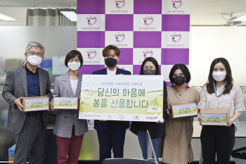 코리안심포니·존 노, 한국미혼모지원네트워크에 기부품 전달