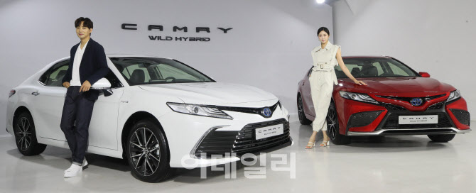 8세대 부분변경 모델인 2022년형 뉴 캠리                                                                                                                                                            