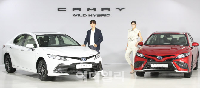 디자인·안전성 강화해 2022년형 뉴 캠리 출시                                                                                                                                                       