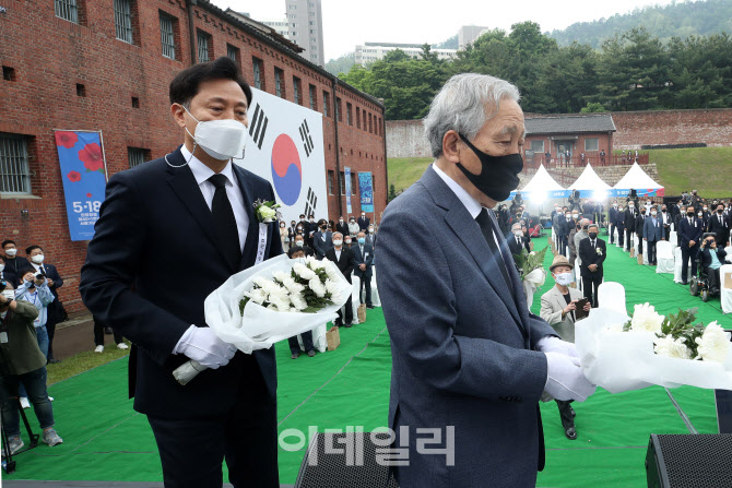  헌화하는 오세훈 서울시장                                                                                                                                                                         