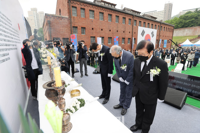   5·18 서울기념식 헌화                                                                                                                                                                           