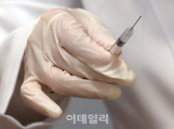 정부 "국산 백신, 임상 2상 최종결과 등 성과 나오면 선구매" - Vimarsana News