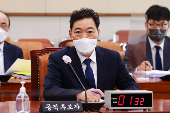 '김학의 사건' 여·야 공세에 김오수 "수사 중이라"…아들 논란엔 적극 해명 - Vimarsana News