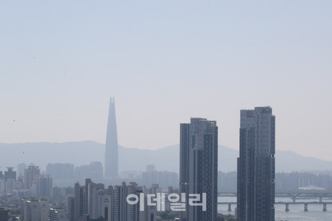 맑은 하늘                                                                                                                                                                                         