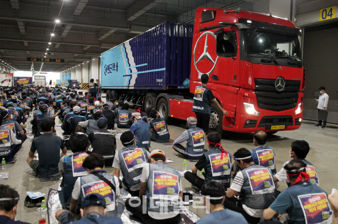  택배노조 이틀째 파업                                                                                                                                                                             