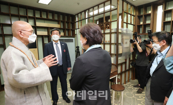 남영동 대공분실 살펴보는 전해철 행정안전부 장관                                                                                                                                                   