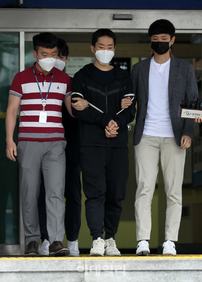  남성 나체 사진 1300장 유포한 김영준                                                                                                                                                              