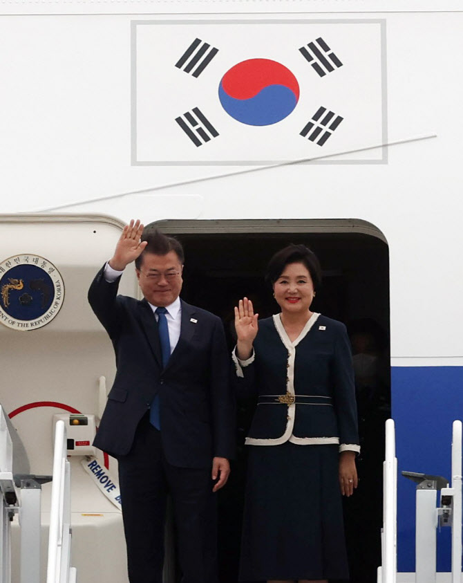  문재인 대통령 영국 도착                                                                                                                                                                          