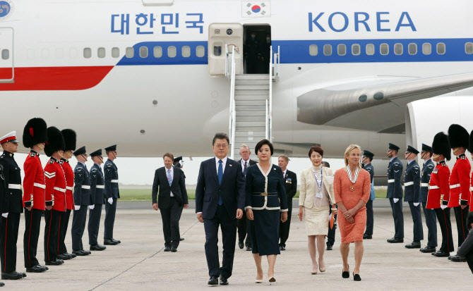  영국 도착한 문재인 대통령                                                                                                                                                                        