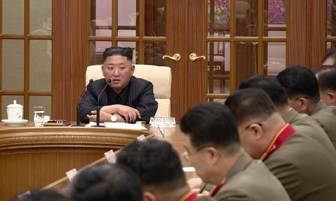  조선노동당 중앙군사위원회 제8기 제2차 확대회의                                                                                                                                                   