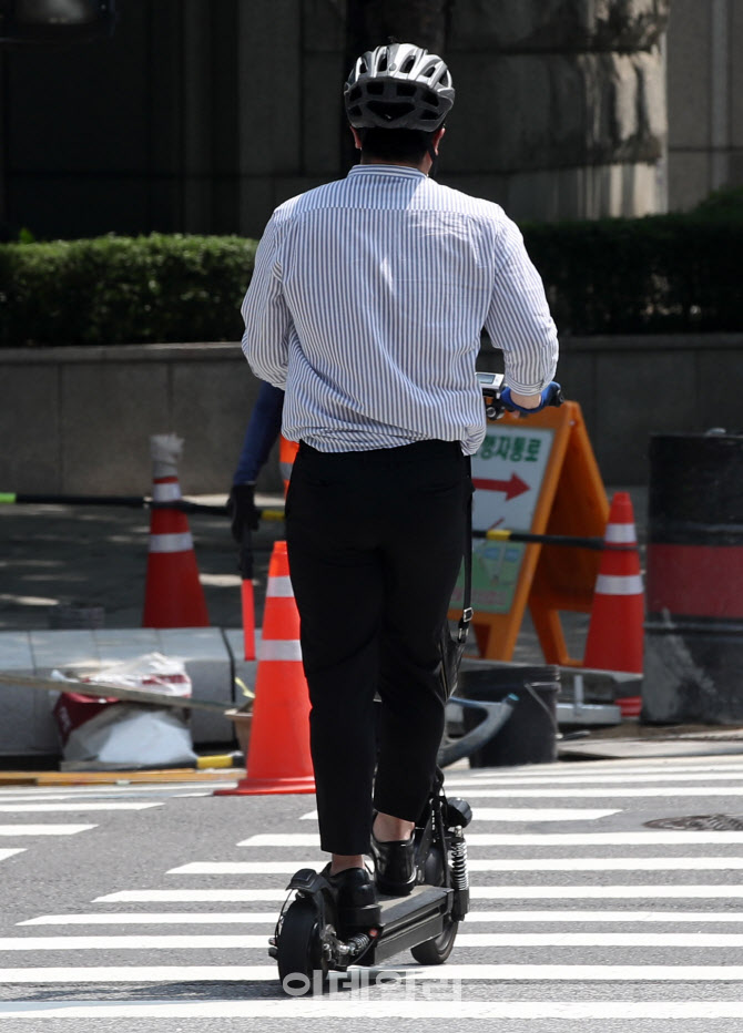 오늘(13일)부터 전동킥보드 이용시 '헬멧' 미착용하면 무조건 범칙금 2만원 부과                                                                                                             