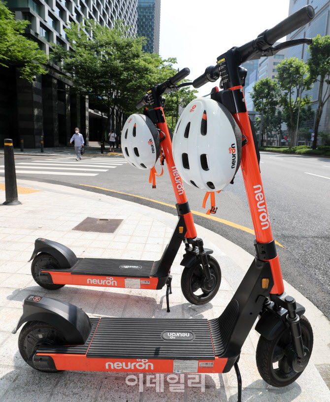 오늘(13일)부터 전동킥보드 이용시 '헬멧' 미착용하면 범칙금 2만원 부과                                                                                                                    