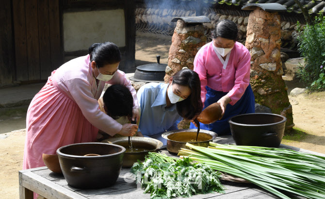 '단오' 맞이 한국민속촌에서 세시풍속 체험                                                                                                                                                