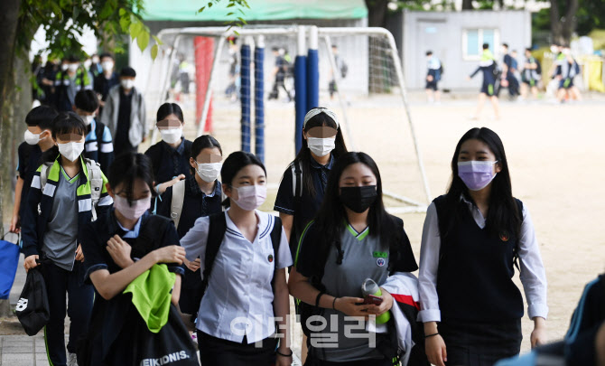 3분의 2로 완화된 학교 밀집도                                                                                                                                                                      