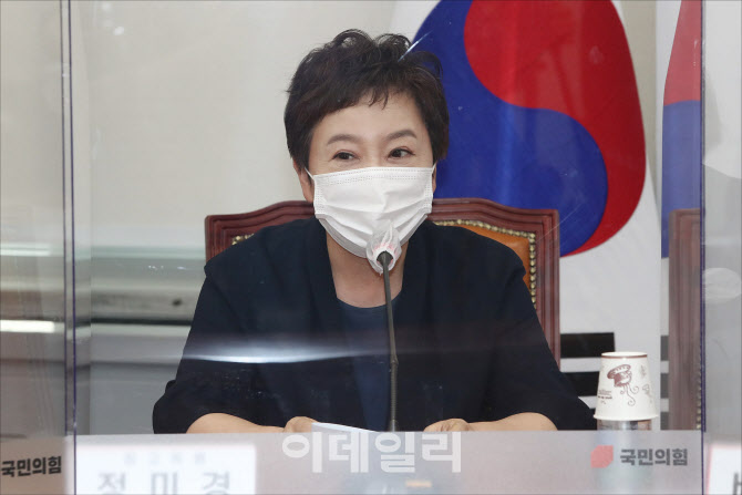 '모두발언하는 정미경 최고위원'                                                                                                                                                          