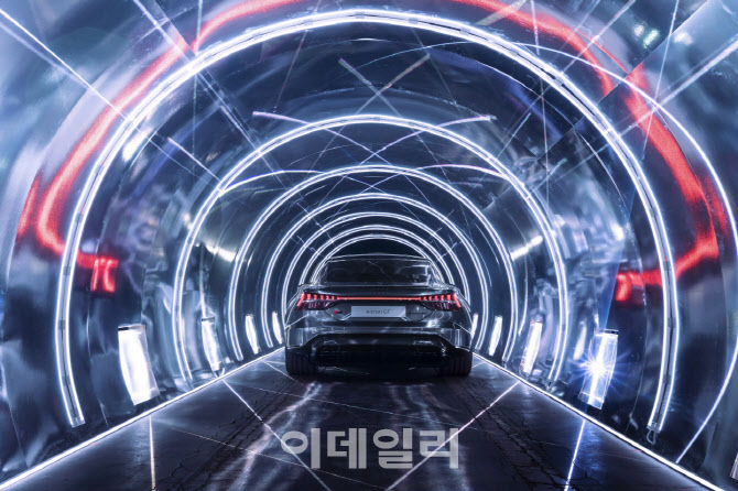 아우디 전기스포츠카 'e-트론 GT' 한국타이어 끼고 달린다 - Vimarsana News