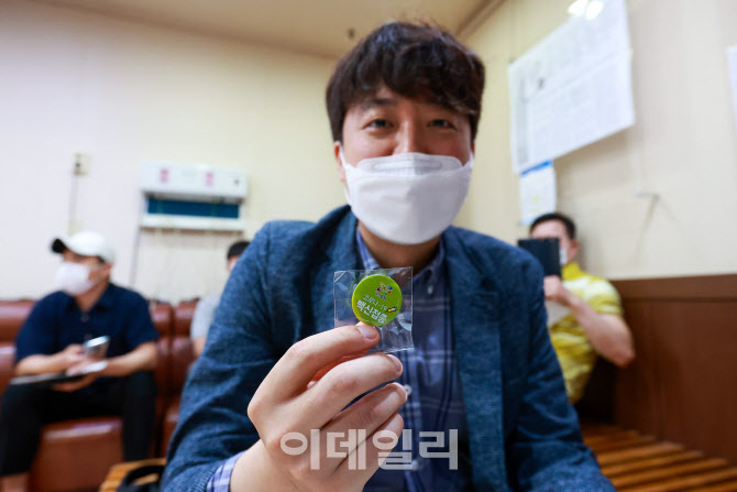 이준석 국민의힘 대표, '얀센 백신 접종'                                                                                                                                                  