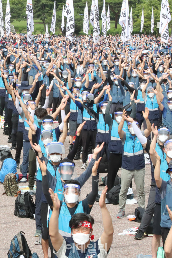 '사회적 합의 이행 촉구' 외치는 택배 노동자                                                                                                                                              