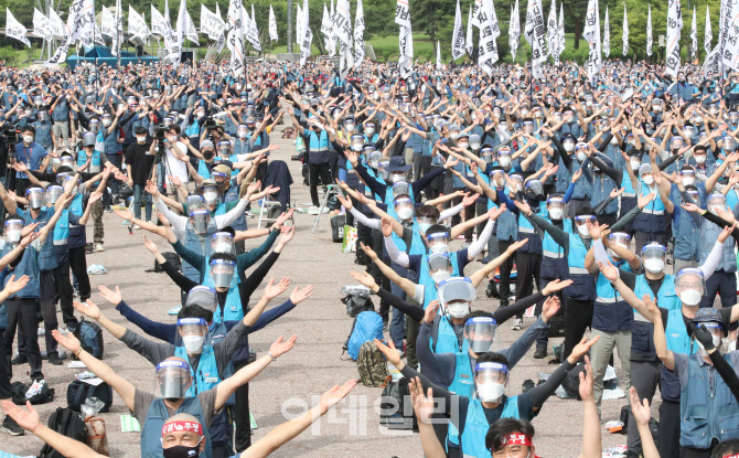 택배 노동자들 '사회적 합의 이행을 촉구하라'                                                                                                                                             
