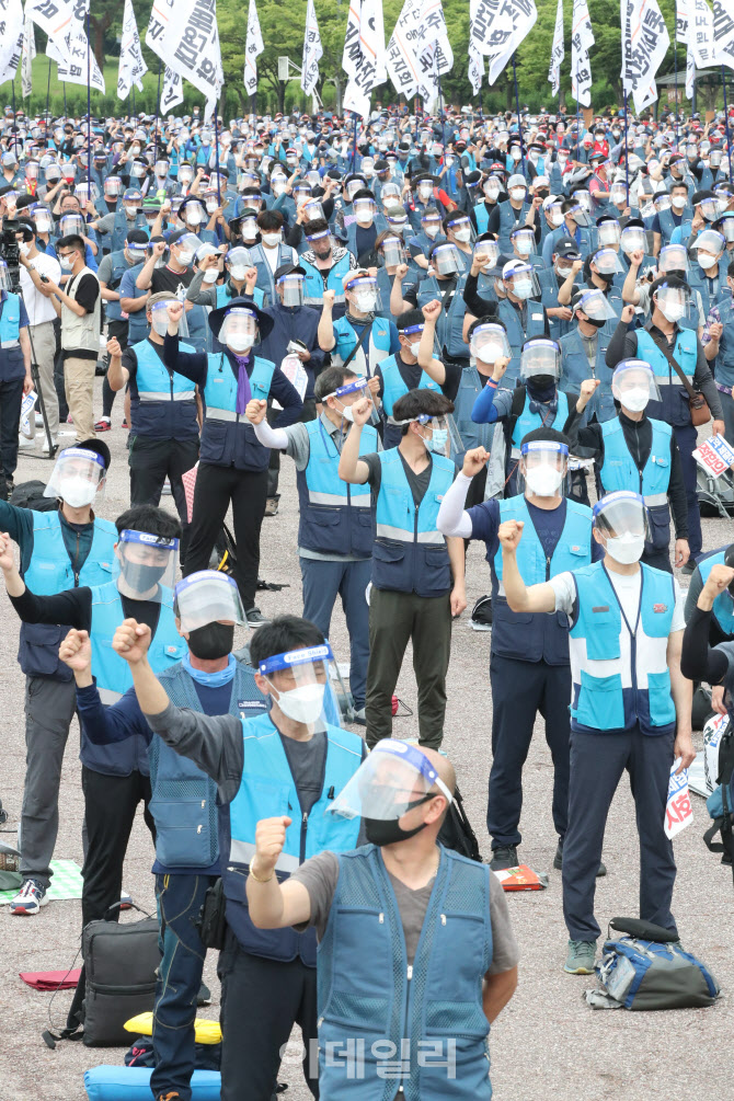 여의도공원에 모인 우체국 택배 노동자들                                                                                                                                                            