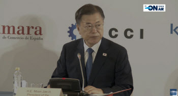 文대통령 “韓정부, 기업인들의 든든한 후원자가 되겠다”