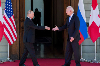 美-러시아 정상회담‥지각대장 푸틴 먼저왔다