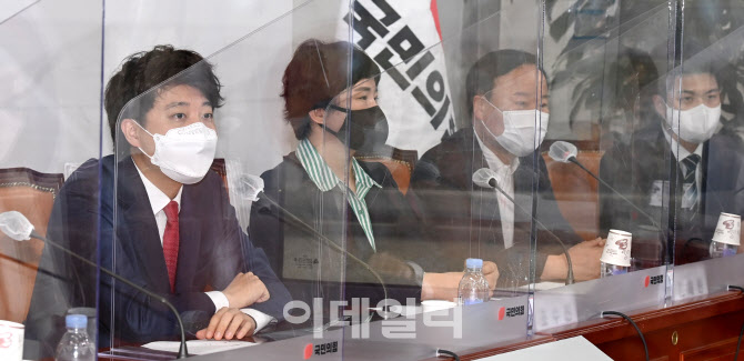 이준석 대표, 安 '당명 변경론' 일축 "변경할 필요 없어"                                                                                                                         