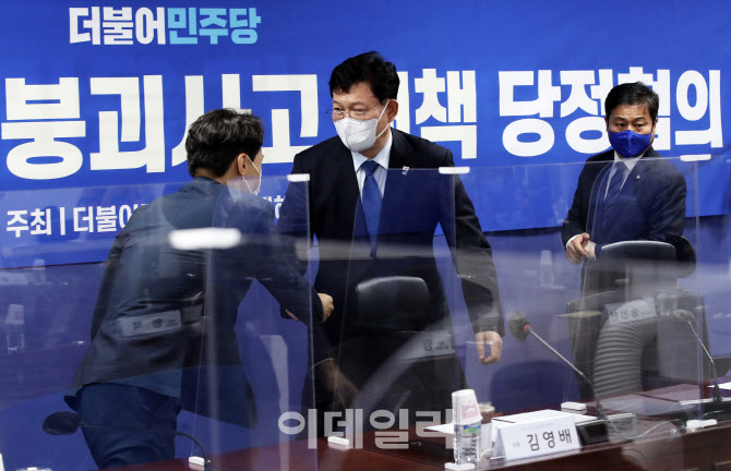 광주 건설현장 붕괴사고 대책 당정협의 참석하는 송영길                                                                                                                                              