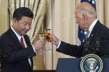 바이든, 푸틴 이어 시진핑도 만나나…백악관 "미중 정상회담 검토"