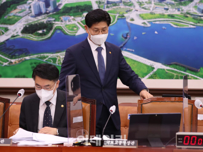 '국토위 출석하는 노형욱 장관'                                                                                                                                                           