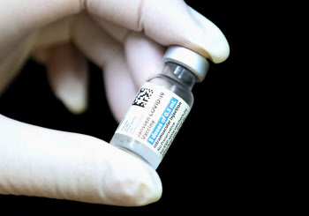 ‘제조 사고 여파?’ 美 얀센 접종자 4%…mRNA 백신에 밀려나