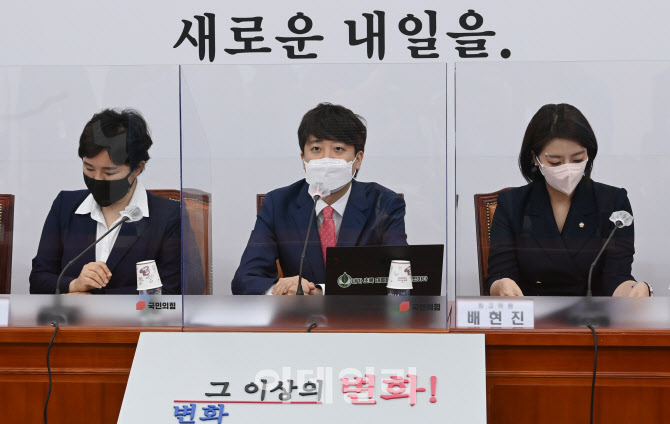 이준석, '윤석열 X파일...진실 아니거나 크게 의미 없거나'                                                                                                                                 