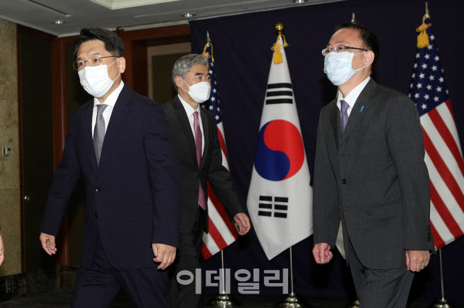 '자리로 향하는 한미일 북핵 수석대표'                                                                                                                                                    