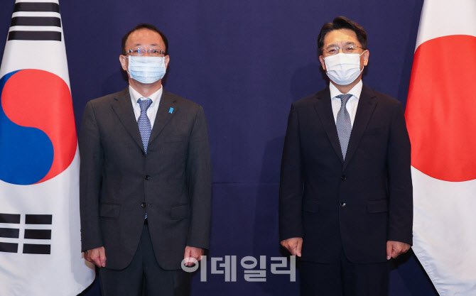 '기념촬영하는 한일 북핵 수석대표'                                                                                                                                                       