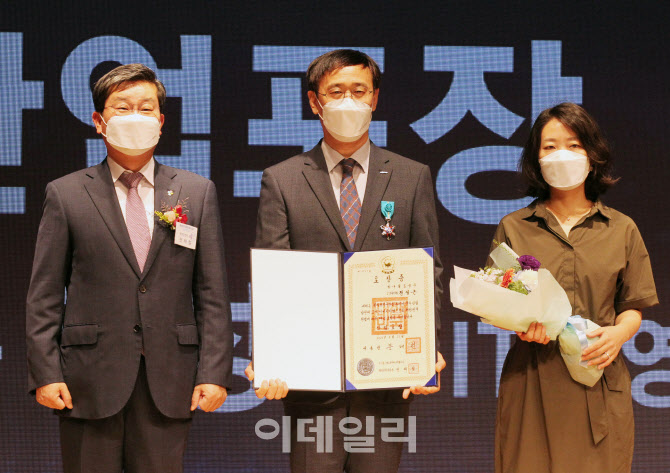  한국철도공사 전성근 산업포장 수상                                                                                                                                                                